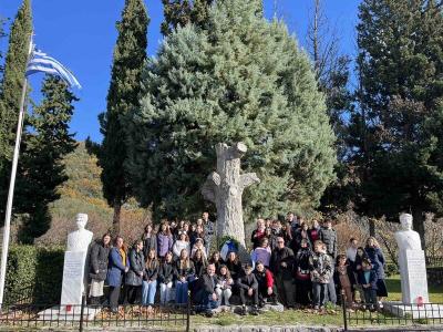 Το κατηχητικό του Ιερού Ναού Οσίου Νικοδήμου και Αγίων Κωνσταντίνου και Ελένης Βέροιας επισκέφθηκαν το «Μνημείο θυσίας Καπετάν Άγρα και Αντώνη Μίγκα»