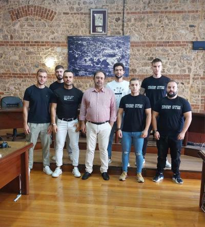 Οι πρωταθλητές του αθλήματος Διελκυστίνδας στον Δήμαρχο Βέροιας