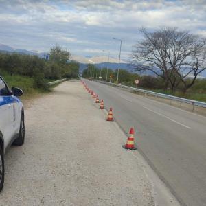 Στηθαία και κώνοι μπροστά στο νέο Μουσείο της Βεργίνας