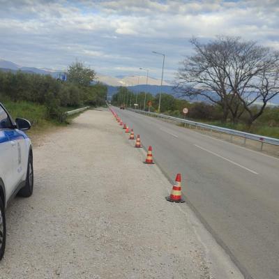 Στηθαία και κώνοι μπροστά στο νέο Μουσείο της Βεργίνας