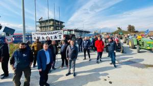 Τους αγρότες στο "μπλοκο" Μακροχωρίου επισκέφτηκαν ο Κώστας Καλαϊτζίδης και ο Κώστας Βοργιαζίδης