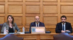 Ο Τάσος Μπαρτζώκας στο Προεδρείο της Εξεταστικής Επιτροπής για το δυστύχημα των Τεμπών.