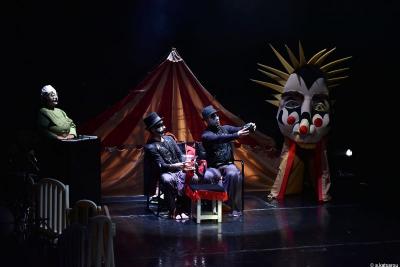 Οι Dirty Granny Tales με την παράσταση «The Philanthropist», στην Αντωνιάδειο Στέγη