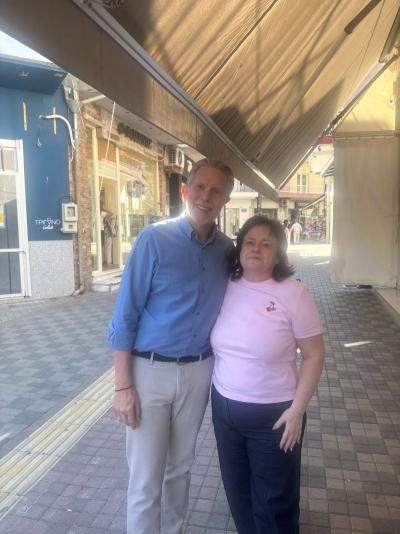 Με την Πρόεδρο του Εμπορικού Συλλόγου Βέροιας με τον βουλευτή Παύλο Γερουλάνο