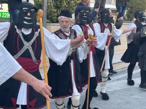 Με τους "Καπεταναίους" ξεκίνησαν οι αποκριάτικες εκδηλώσεις στη Βέροια (φωτό + vid)