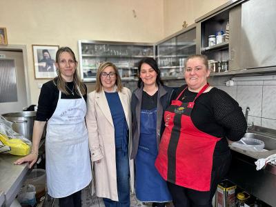 Το Συσσίτιο της Ιεράς Μητρόπολης στην Νάουσα επισκέφθηκε η υποψήφια βουλευτής Στέλλα Αραμπατζή