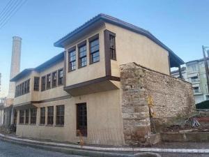 Στο προσκήνιο ξανά η επίμαχη κατασκευή δίπλα στην Παλιά Μητρόπολη Βέροιας