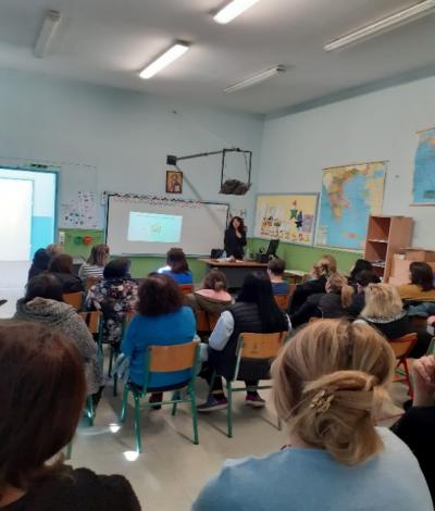 Δημοτικό Σχολείο Αγίας Βαρβάρας: Εκπαιδευτικοί &amp; γονείς συνεργάτες ή &quot; αντίπαλοι&quot;;