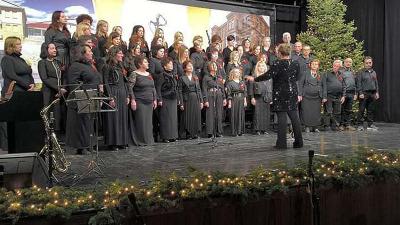 Εντυπωσίασαν στο Άργος Ορεστικό οι χορωδίες της Βεργίνας και η σχολική της Βέροιας