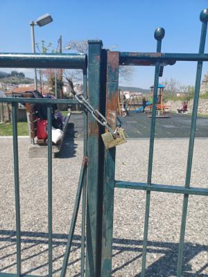 Παιδική χαρά!!! Ένα θέμα που αντιμετωπίζεται μόνο με σοβαρότητα!!!