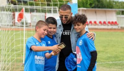 Στη Μελίκη ο Ελ Καντουρί – Πανικός για μια selfie!