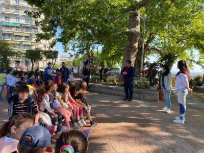 &quot;Μικροί κηπουροί&quot; φύτευσαν λουλούδια στο Πάρκο της Ελιάς