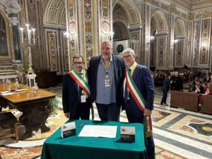 Την «Χάρτα της Ομορφιάς» υπέγραψε o Αντιδήμαρχος Τουρισμού στην Cava de’ Tirreni – Ομιλία του Προέδρου του ΔΗ.ΠΕ.ΘΕ στην ιταλική πόλη.