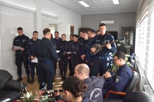 Χριστουγεννιάτικα κάλαντα από τους Δόκιμους της Σχολής Αστυφυλάκων Νάουσας στο Δημαρχείο