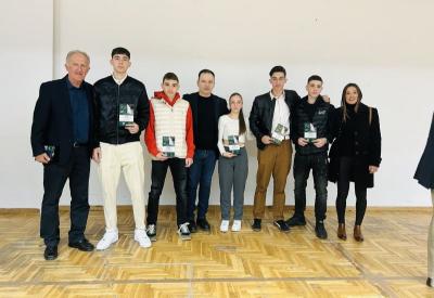 Βραβεύτηκαν οκτώ πανελληνιονίκες του &quot;Βικέλα&quot; Βέροιας