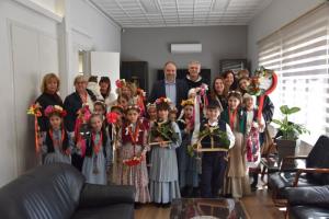 Το Λύκειο των Ελληνίδων Νάουσας μετέφερε το μήνυμα της άνοιξης στο Δημαρχείο