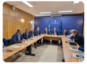 Συνάντηση με την ηγεσία του Υπουργείου για τα παραμορφωμένα ροδάκινα, τις βροχοπτώσεις και τους παγετούς