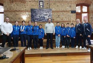 Οι πανελληνιονίκες του Πανημαθιακού ΑΣ καράτε στον Δήμαρχο Βέροιας