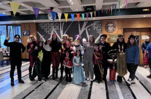 Πριγκίπισσες, υπερήρωες, κλόουν, ξεφάντωσαν στο αποκριάτικο πάρτι των ΚΞΓ «Λέξις»