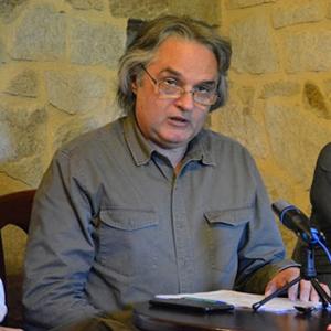 «Εδώ καράβια χάνονται, βαρκούλες αρμενίζουν».