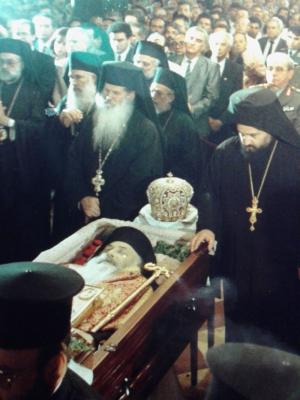 Θέμα:Fwd: Ο μακαριστός Μητροπολίτης Δράμας κυρός Παύλος, κατά την εξόδιο ακολουθία του αειμνήστου Βεροίας κυρού Παύλου. Πλησίον του σκηνώματος αυτού. Ως αρχιμανδρίτης το 1993.