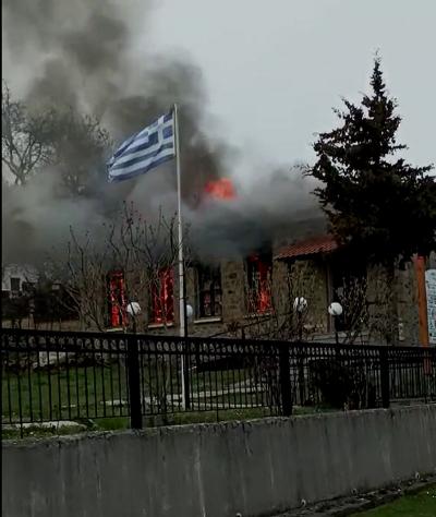 Καταστράφηκε από πυρκαγιά ιστορικό παλιό σχολείο της Ελαφίνας