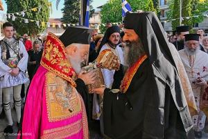 Υποδοχή της τιμίας κάρας του Αγίου Γεωργίου από την Ιερά Μονή Ξενοφώντος στη Νάουσα