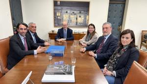 Ο Τάσος Γιάγκογλου συναντήθηκε με τον υπουργό Οικονομικών Κωστή Χατζηδάκη για τον ελληνικό καφέ