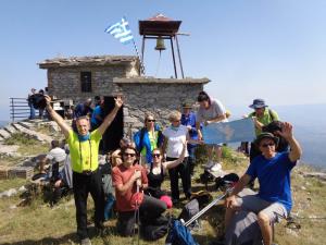 Κορυφή Άγιο Πνεύμα και Δίδυμες του Βερμίου με τους Ορειβάτες Βέροιας