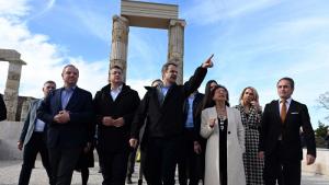 Ο Πρωθυπουργός εγκανίασε το αναστηλωμένο Ανάκτορο των Αιγών στη Βεργίνα (φωτό)