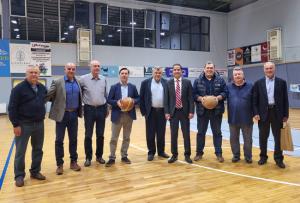 Με τη συμμετοχή πλήθους κόσμου πραγματοποιήθηκαν τα εγκαίνια του ανακαινισμένου Κλειστού Γυμναστηρίου Νάουσας