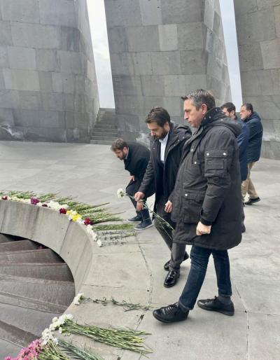 Ο Τάσος Μπαρτζώκας στο μνημείο Γενοκτονίας των Αρμενίων