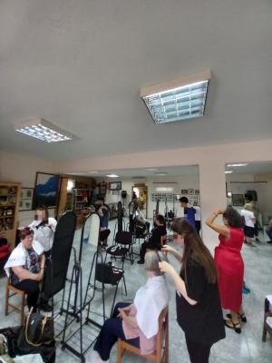 Το 1o ΕΠΑ.Λ. Βέροιας στο πλευρό των ηλικιωμένων – Δωρεάν κούρεμα και χτένισμα στο ΚΑΠΗ Πατρίδας