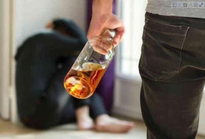 ΕΡΑΣΜΟΣ: Οι ουσίες είναι «πυροκροτητές» της βίας, παγιδεύοντας τα θύματα στο φαύλο κύκλο της κακοποίησης