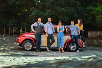 Στη Φυτειά σήμερα Δευτέρα το Μουσικό Περίπτερο της ΚΕΠΑ, με δυο κυρίες που τραγουδάνε λαϊκά