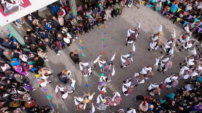 Δείτε ένα σημερινό όμορφο βίντεο με τους &quot;Γενίτσαρους και Μπούλες&quot; να παίρνουν την άδεια του Δημάρχου Νάουσας