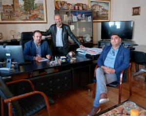 Μεταλλικό στέγαστρο στις κερκίδες στην Αγ. Μαρίνα και σκάλα στην Αγ. Κυριακή Βέροιας