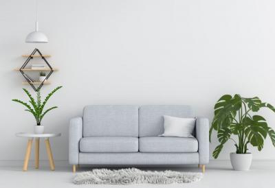 Πώς να διακοσμήσετε ένα μικρό σαλόνι χωρίς να φαίνεται «φορτωμένο»