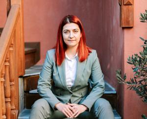 Ολυμπία Αποστόλου: Ανεύθυνα Προεκλογικά Φιλοδωρήματα