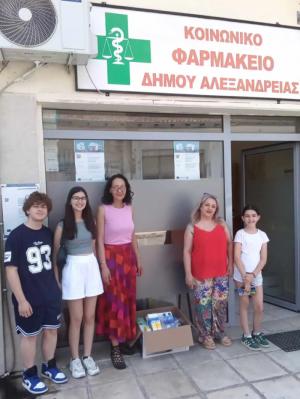 Δωρεά από την Θεατρική Ομάδα “Δρυάδες &amp; Θεατρομπόμπιρες” στο Κοινωνικό Φαρμακείο του Δήμου Αλεξάνδρειας