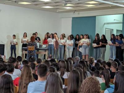 «Με τα φτερά της μουσικής και του χορού» / Μουσικοχορευτική παράσταση του 6ου Γυμνασίου Βέροιας