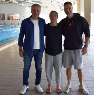 Η πρωταθλήτρια κολύμβησης Νόρα Δράκου προετοιμάζεται στο Δημοτικό Κολυμβητήριο Νάουσας