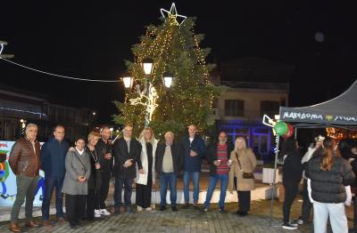 Λαμπερές εκδηλώσεις φωταγώγησης Χριστουγεννιάτικων Δέντρων σε Αγγελοχώρι και Στενήμαχο