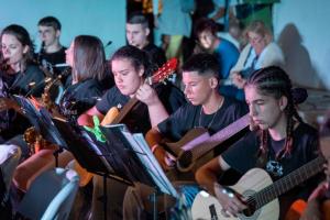 Θερμό χειροκρότημα για τους Artguitaristas του Δημοτικού Ωδείου Βέροιας, στο «𝐌𝐮𝐒𝐢𝐟𝐚𝐧𝐭𝐨 2025» της Σίφνου