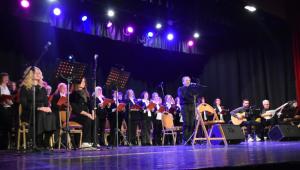 Πετυχημένη η μουσικοθεατρική εκδήλωση «Απ’ το 1821 στο σήμερα» στο Δημοτικό Θέατρο Νάουσας