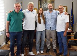 Επίσκεψη της πρωταθλήτριας του άλματος σε ύψος Ζωής Καραλιοπούλου στον Δήμαρχο Νάουσας